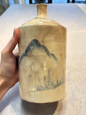 A Japanese blue and white Arita square flask and a Tangen-style bottle, 'Tokkuri', 19/20th C. — 照片 4