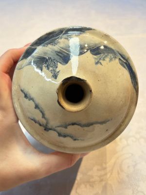 A Japanese blue and white Arita square flask and a Tangen-style bottle, 'Tokkuri', 19/20th C. — 照片 5