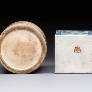 A Japanese blue and white Arita square flask and a Tangen-style bottle, 'Tokkuri', 19/20th C. — 照片 7