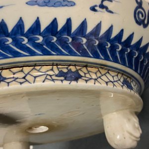 A Japanese blue and white Arita tripod censer, Edo, 17th C. — 照片 14