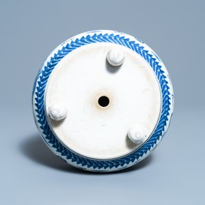 A Japanese blue and white Arita tripod censer, Edo, 17th C. — 照片 7