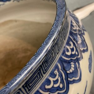 A Japanese blue and white Arita tripod censer, Edo, 17th C. — 照片 10
