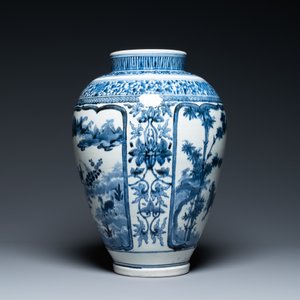A Japanese blue and white Arita vase with a tiger, Edo, 17th C. — 照片 4