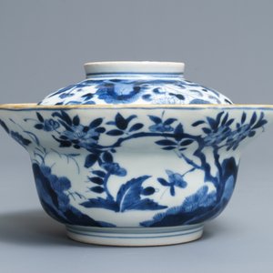 A Japanese blue and white covered bowl on stand, Arita, Edo, 17/18th C. — 照片 7
