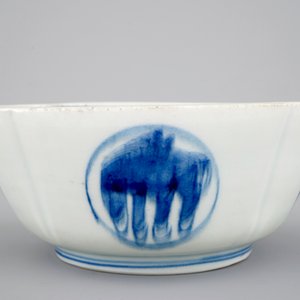 A Japanese blue and white decorated bowl, 17/18th C. — 照片 2