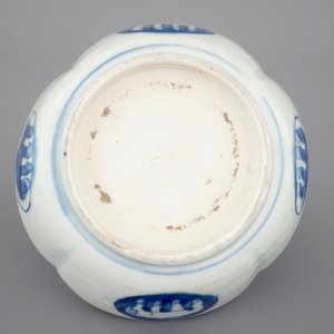 A Japanese blue and white decorated bowl, 17/18th C. — 照片 7