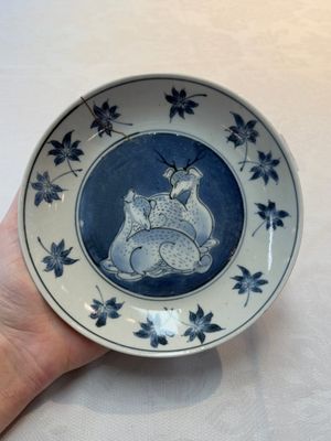 A Japanese blue and white 'deer and maple leaf' plate, Edo, 17th C. — photo 1