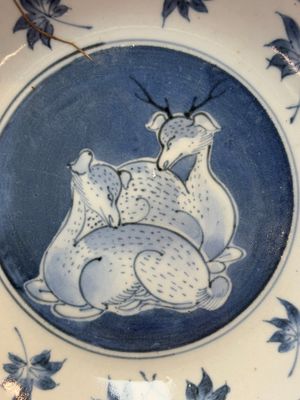 A Japanese blue and white 'deer and maple leaf' plate, Edo, 17th C. — photo 2
