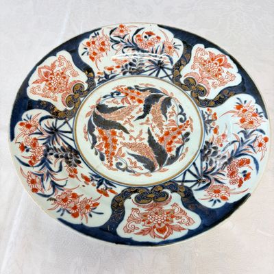 A Japanese blue and white dish and a Japanese Imari dish — foto 9
