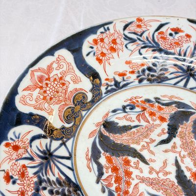 A Japanese blue and white dish and a Japanese Imari dish — foto 10