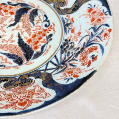 A Japanese blue and white dish and a Japanese Imari dish — foto 12