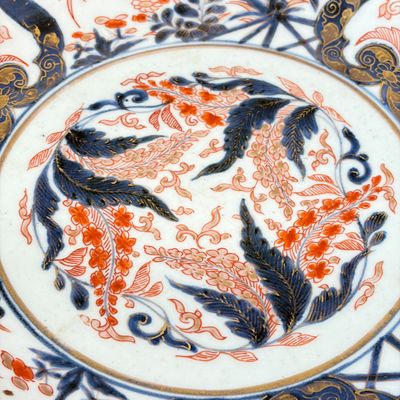 A Japanese blue and white dish and a Japanese Imari dish — foto 14