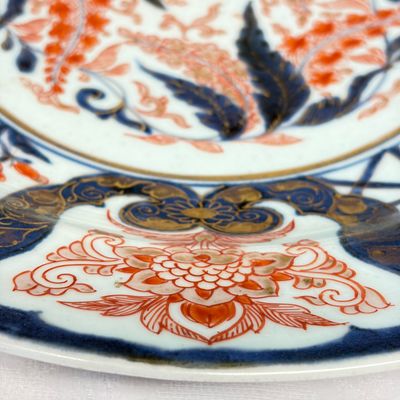 A Japanese blue and white dish and a Japanese Imari dish — foto 18