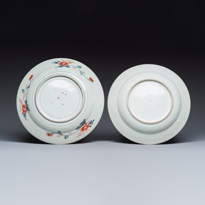 A Japanese blue and white dish and a Japanese Imari dish — foto 2
