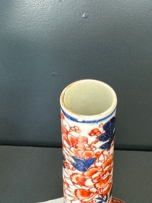 A Japanese blue and white gourd vase, an Imari bottle vase and a set of five Satsuma cups, 19th C. — foto 4