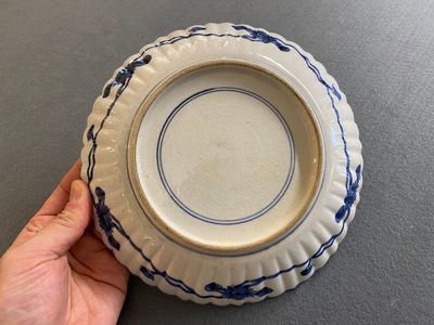 A Japanese blue and white 'hare' dish, Arita, Edo, early 18th C. — 照片 5