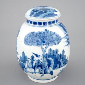 A Japanese blue and white jar and cover, late 17th C. — photo 1