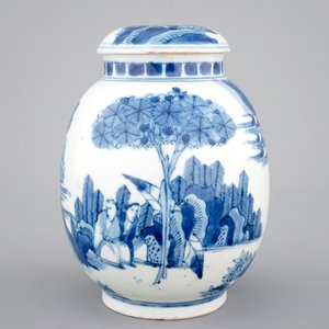 A Japanese blue and white jar and cover, late 17th C. — photo 2