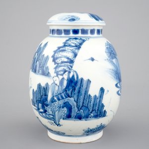 A Japanese blue and white jar and cover, late 17th C. — photo 4
