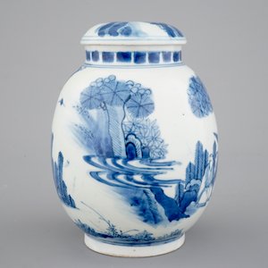 A Japanese blue and white jar and cover, late 17th C. — photo 5