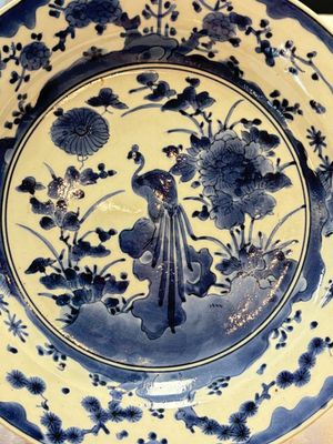 A Japanese blue and white 'peacock' dish, Edo, 17/18th C. — photo 2