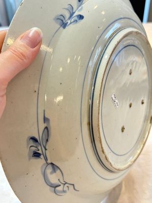 A Japanese blue and white 'peacock' dish, Edo, 17/18th C. — photo 7