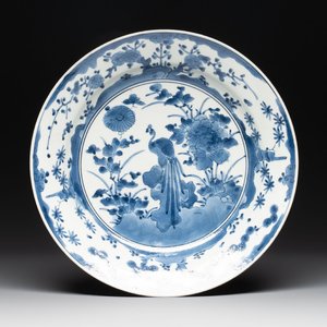 A Japanese blue and white 'peacock' dish, Edo, 17/18th C. — photo 1