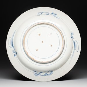 A Japanese blue and white 'peacock' dish, Edo, 17/18th C. — photo 2