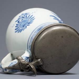 A Japanese blue and white pewter-mounted Arita jug, Edo, 17/18th C. — photo 7