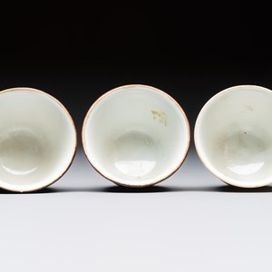 A Japanese blue and white plate, eight cups, and two gilt-lacquered porcelain cups, 19/20th C. — photo 12