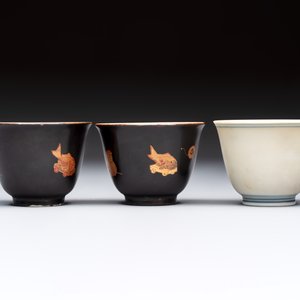A Japanese blue and white plate, eight cups, and two gilt-lacquered porcelain cups, 19/20th C. — photo 10