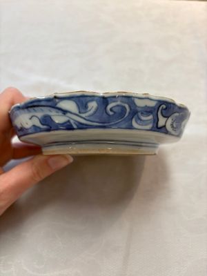 A Japanese blue and white 'rabbit' cup and a 'deer' plate, Edo, 17th C. — photo 11