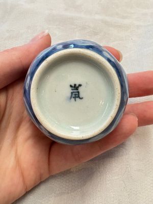 A Japanese blue and white 'rabbit' cup and a 'deer' plate, Edo, 17th C. — photo 19