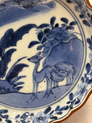 A Japanese blue and white 'rabbit' cup and a 'deer' plate, Edo, 17th C. — photo 2