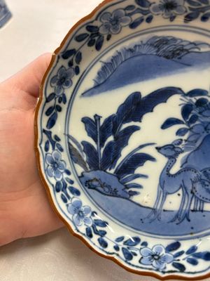 A Japanese blue and white 'rabbit' cup and a 'deer' plate, Edo, 17th C. — photo 4