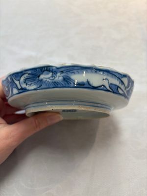 A Japanese blue and white 'rabbit' cup and a 'deer' plate, Edo, 17th C. — photo 9
