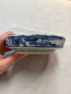 A Japanese blue and white 'rabbit' cup and a 'deer' plate, Edo, 17th C. — photo 10