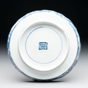 A Japanese blue and white 'rabbit' cup and a 'deer' plate, Edo, 17th C. — photo 3