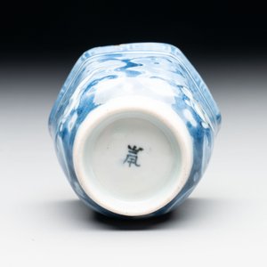 A Japanese blue and white 'rabbit' cup and a 'deer' plate, Edo, 17th C. — photo 8