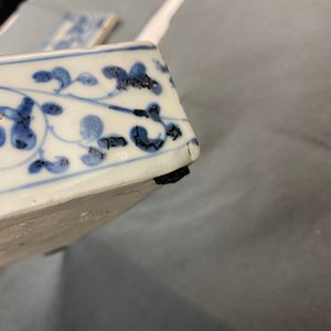 A Japanese blue and white Shoki-Imari rectangular box and cover, Edo — photo 23