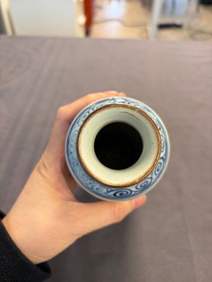 A Japanese blue and white vase, a jug and a bowl, 17th C. and later — photo 11