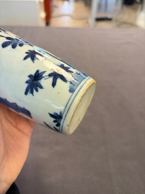 A Japanese blue and white vase, a jug and a bowl, 17th C. and later — photo 13