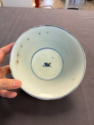 A Japanese blue and white vase, a jug and a bowl, 17th C. and later — photo 4