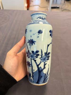 A Japanese blue and white vase, a jug and a bowl, 17th C. and later — photo 7