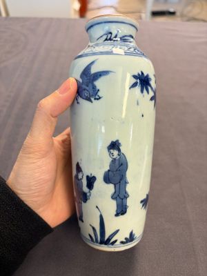 A Japanese blue and white vase, a jug and a bowl, 17th C. and later — photo 9