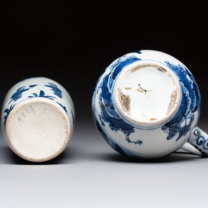 A Japanese blue and white vase, a jug and a bowl, 17th C. and later — photo 7