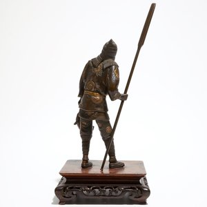 A Japanese bronze figure of a fisherman, signed Miyao, on a wooden stand — 照片 4