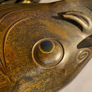 A Japanese bronze group depicting two koi fish, Meiji, 19th C. — 照片 16