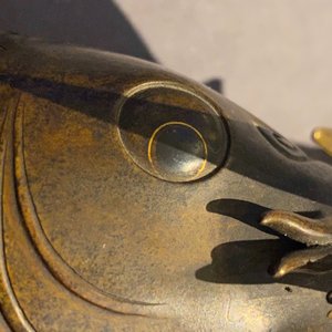 A Japanese bronze group depicting two koi fish, Meiji, 19th C. — 照片 17