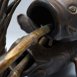 A Japanese bronze group depicting two koi fish, Meiji, 19th C. — 照片 7
